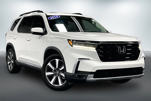 Used 2024 Honda Pilot Touring image 1