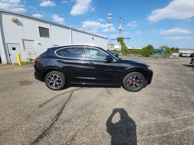 Used 2021 Alfa Romeo Stelvio Ti AWD/4WD image 9