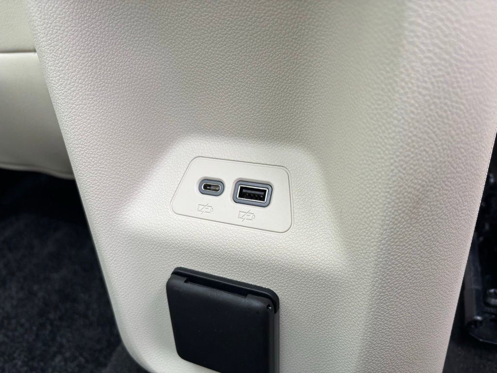 Used 2023 Buick Envision Avenir image 22