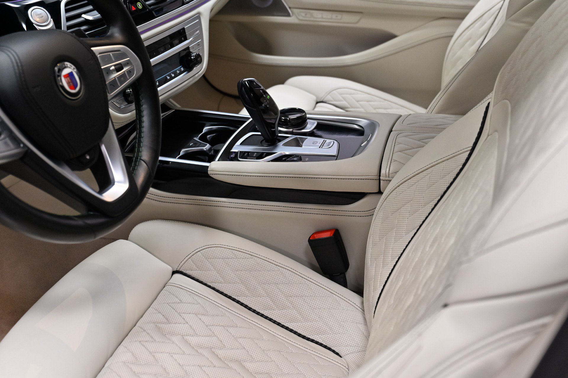 Used 2022 BMW ALPINA B7 xDrive AWD/4WD image 30