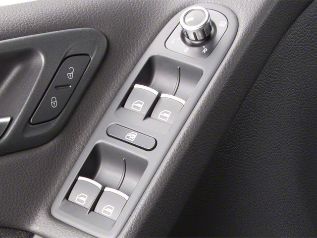 Used 2013 Volkswagen GTI 4-Door image 17