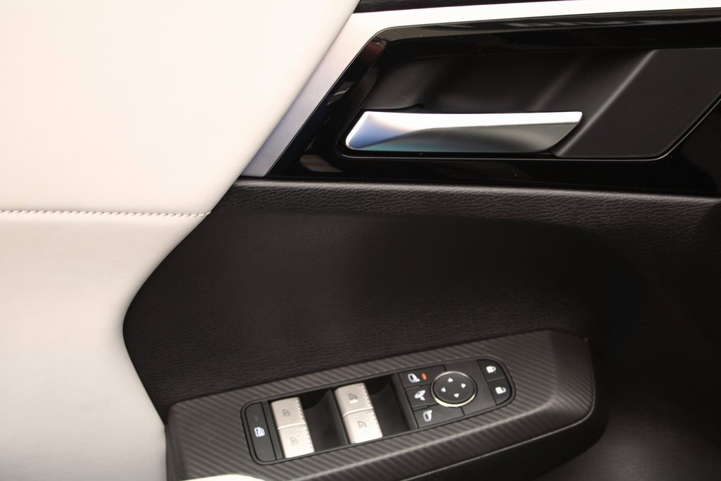 New 2025 Mitsubishi Outlander SE image 14