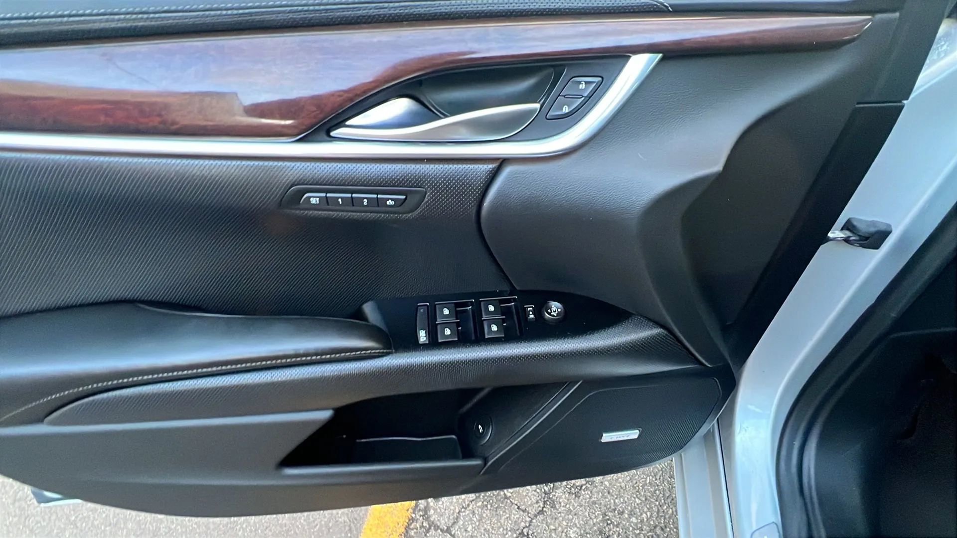 Used 2016 Cadillac XTS Luxury image 22