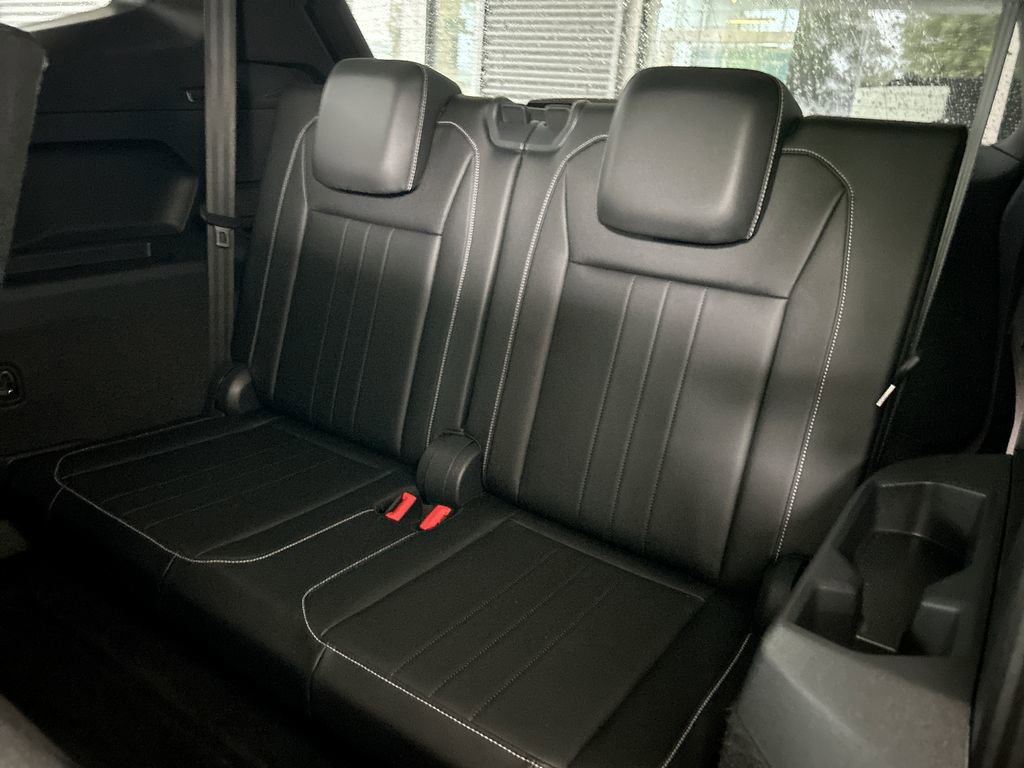 Certified 2024 Volkswagen Tiguan SE R-Line image 46