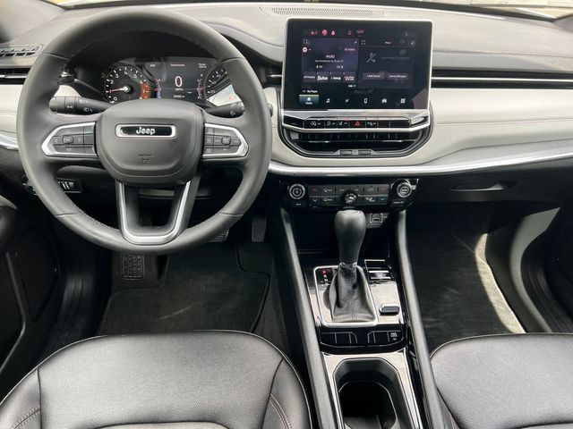 Used 2024 Jeep Compass Limited AWD/4WD image 3