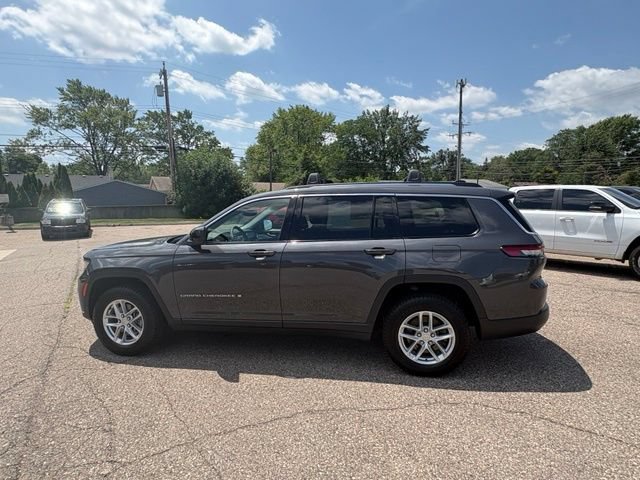 Used 2023 Jeep Grand Cherokee L Laredo w/ Luxury Tech Group I AWD/4WD image 2
