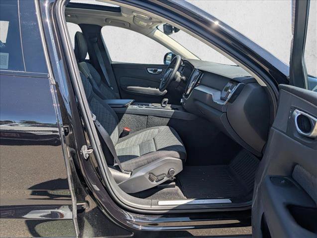 Used 2024 Volvo XC60 B5 Core w/ Protection Package Premier AWD/4WD image 19