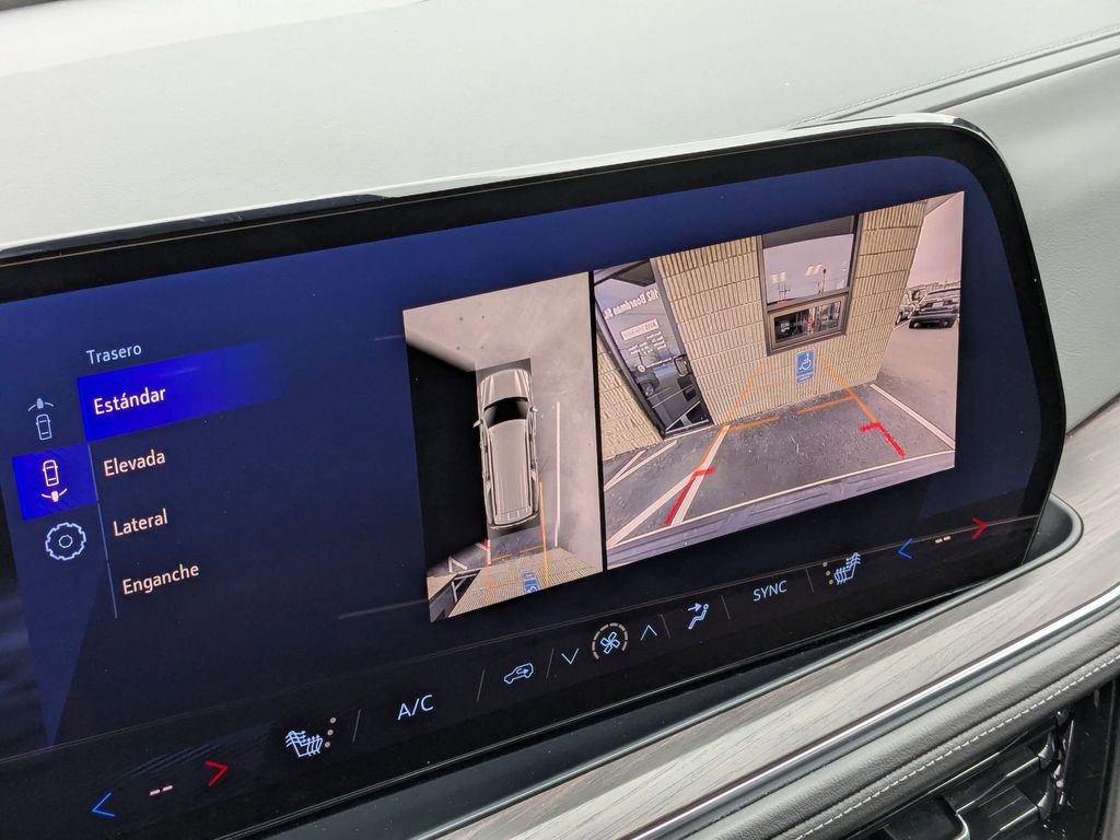 Used 2025 Chevrolet Suburban Z71 image 22