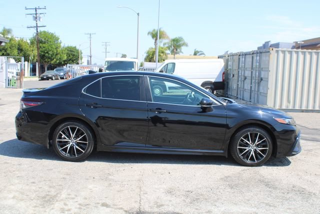 Used 2024 Toyota Camry SE FWD image 3