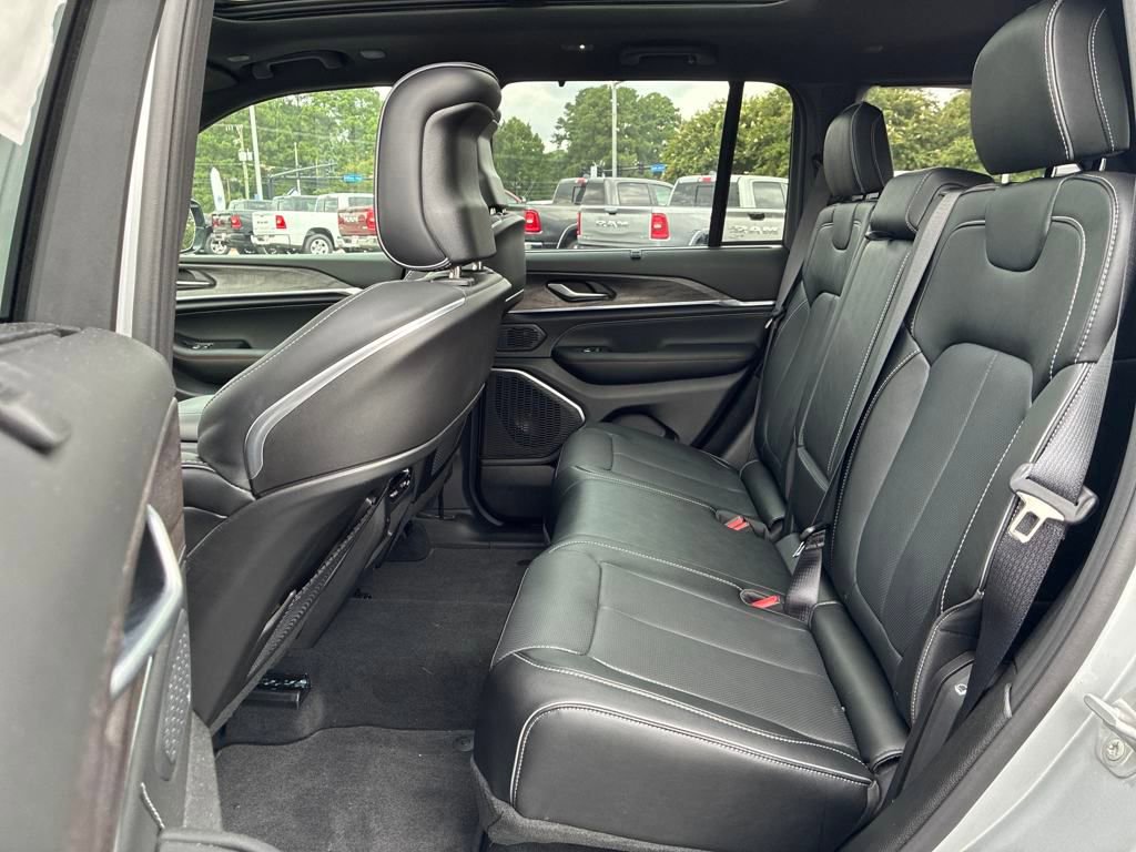 New 2025 Jeep Grand Cherokee Overland w/ Luxury Tech Group IV AWD/4WD image 26