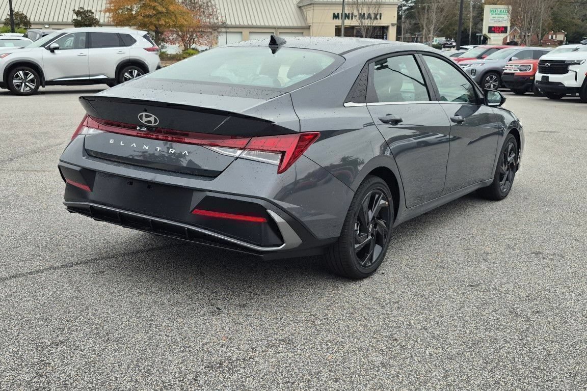 New 2026 Hyundai Elantra SEL Sport Premium FWD image 5