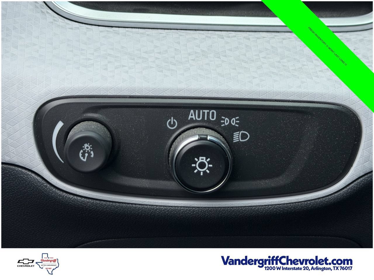 Used 2021 Chevrolet Bolt Premier w/ Infotainment Package FWD image 22