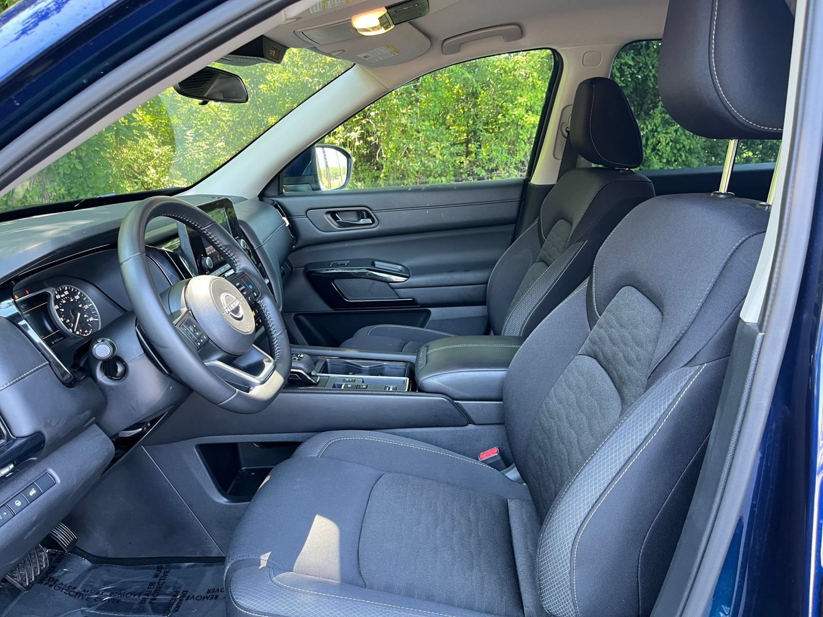 Used 2025 Nissan Pathfinder SV FWD image 29