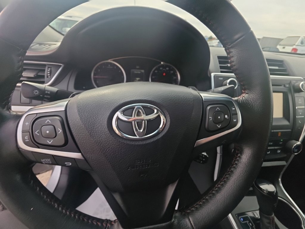 Used 2015 Toyota Camry SE w/ Moonroof Package FWD image 17