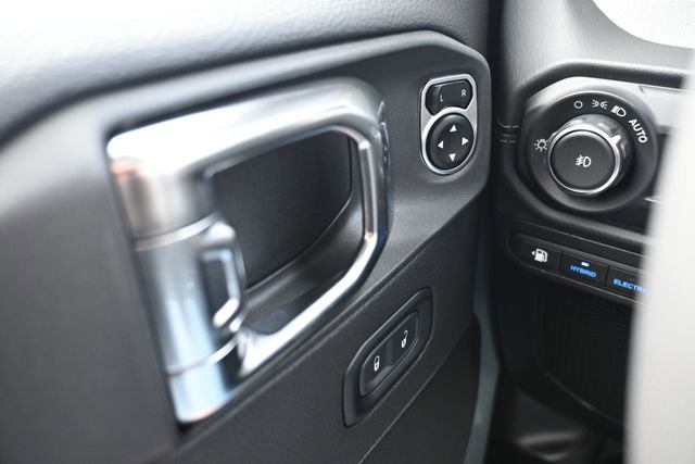 Used 2025 Jeep Wrangler Sahara image 41