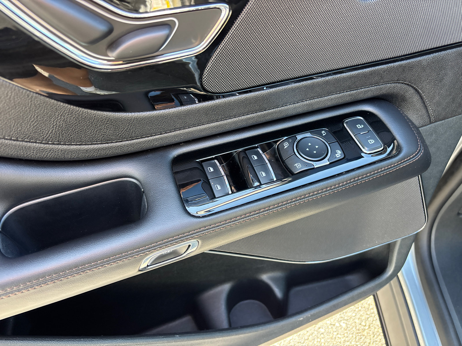Certified 2024 Lincoln Aviator Reserve w/ Equipment Group 201A AWD/4WD image 13