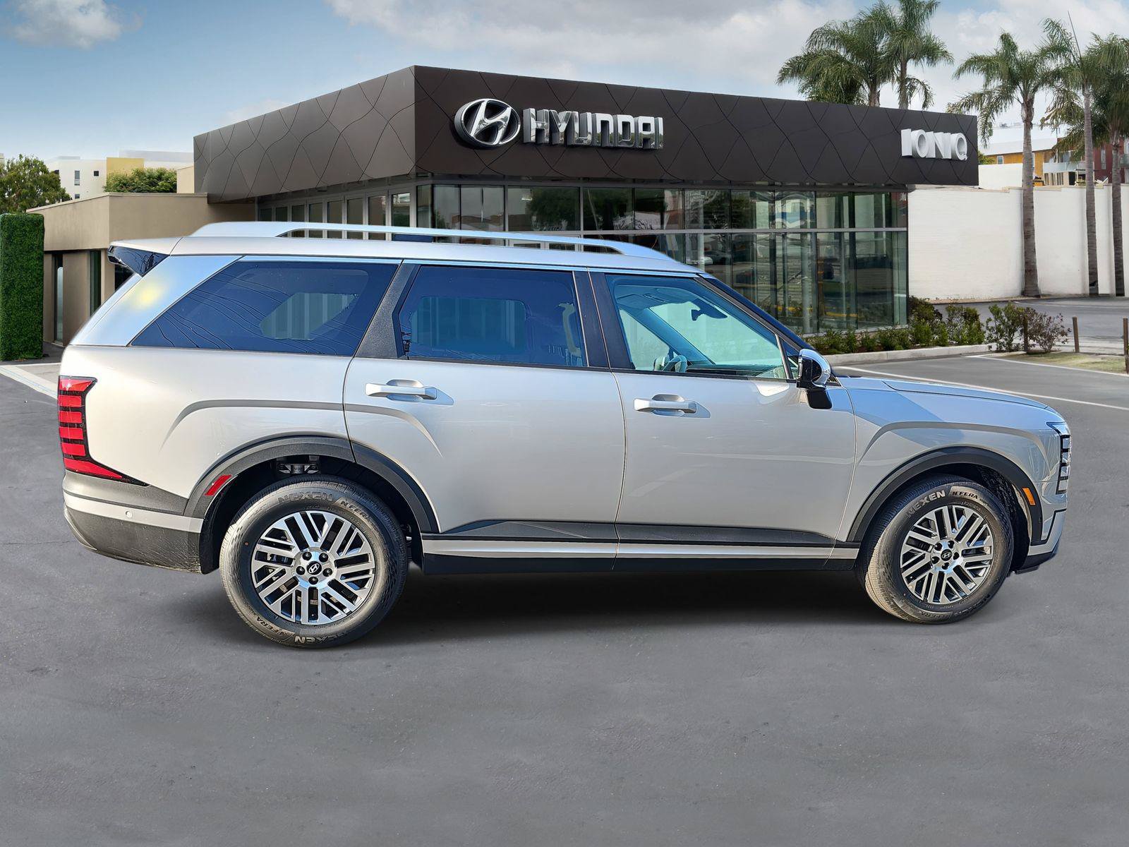 New 2026 Hyundai Palisade SEL FWD image 2