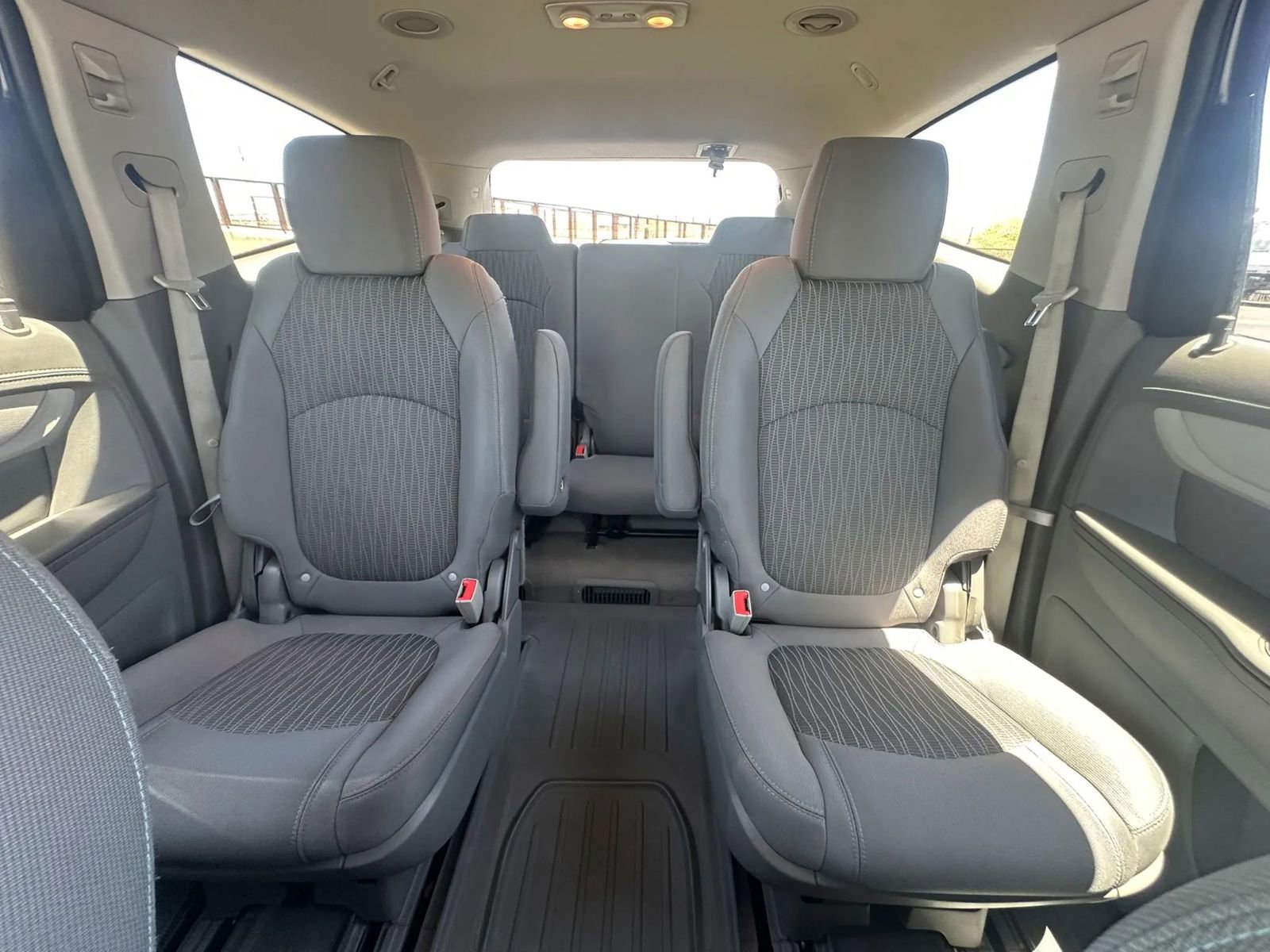 Used 2017 Chevrolet Traverse LT FWD image 12