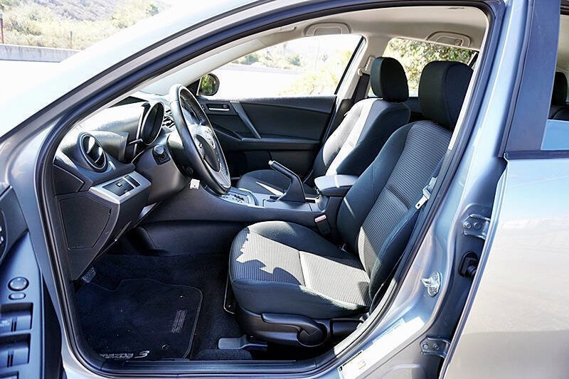 Used 2012 MAZDA MAZDA3 i Touring image 15