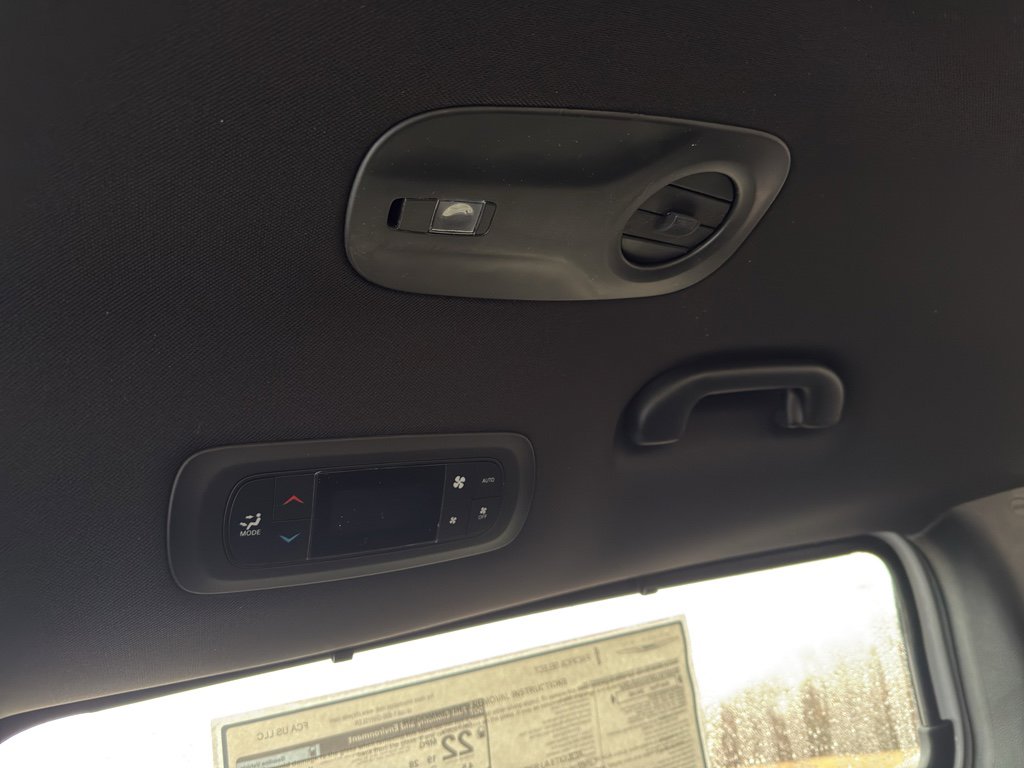 New 2026 Chrysler Pacifica Select FWD image 30