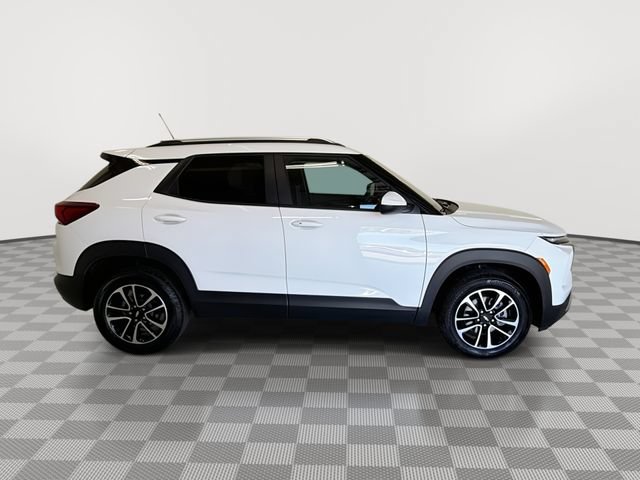 Used 2025 Chevrolet TrailBlazer LT AWD/4WD image 12