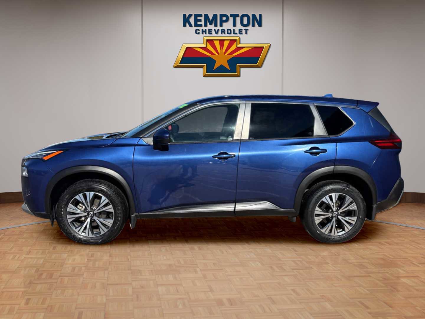 Used 2023 Nissan Rogue SV image 3