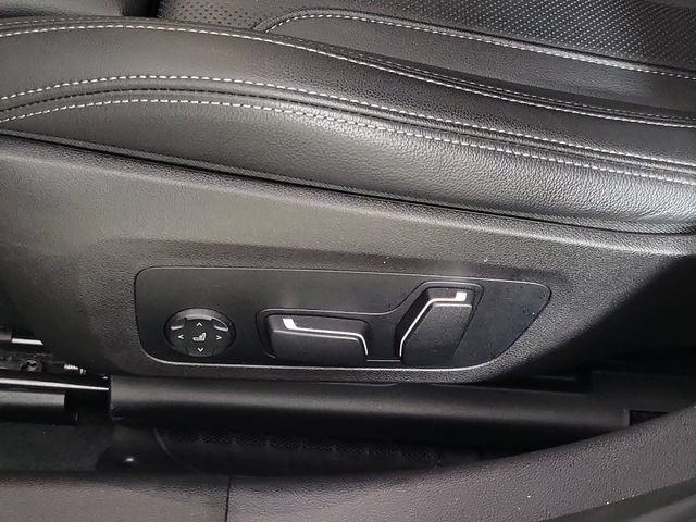 Used 2024 BMW 330i Sedan w/ M Sport Package RWD image 17