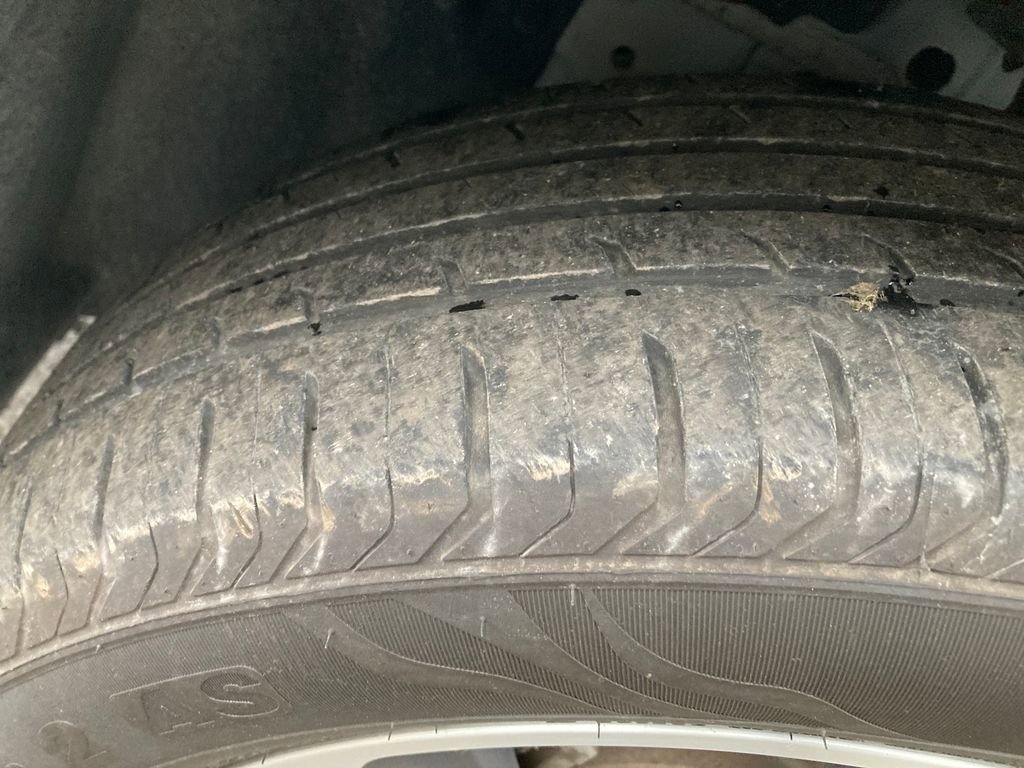 Used 2021 Jeep Cherokee Limited image 32