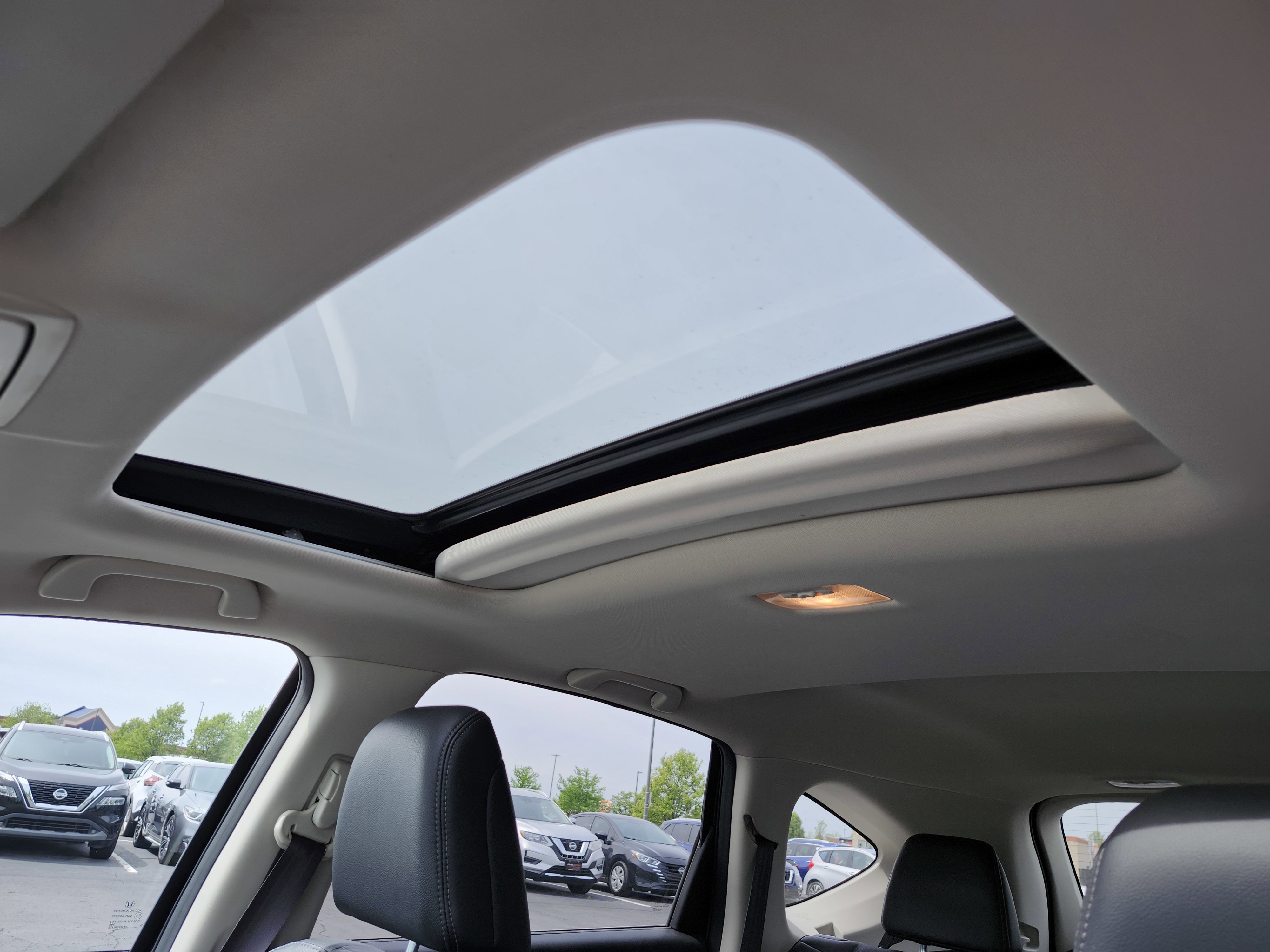 Used 2015 Honda CR-V Touring image 2