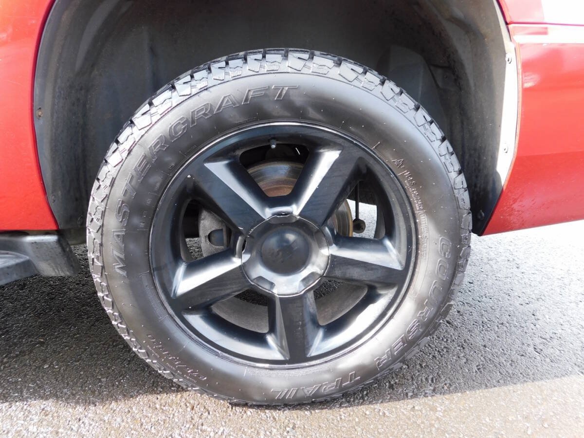 Used 2014 Chevrolet Suburban LTZ AWD/4WD image 26