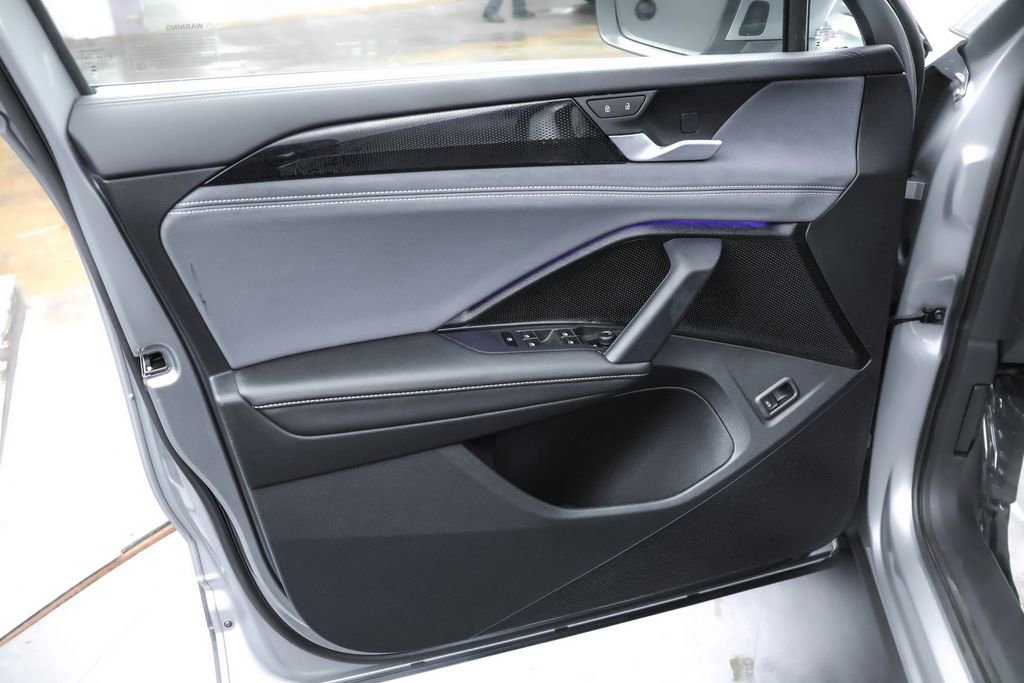 Used 2025 Volkswagen Tiguan SE image 16