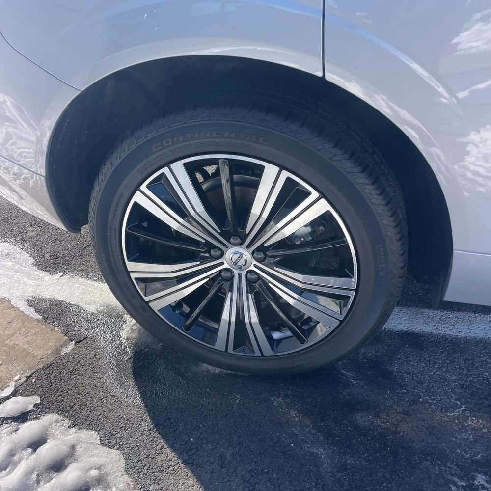 Used 2023 Volvo XC60 B6 Ultimate w/ Climate Package image 24