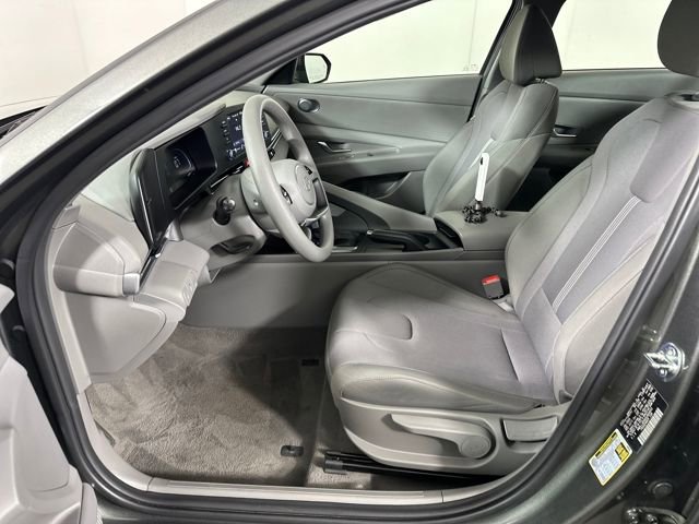 Certified 2025 Hyundai Elantra SE w/ Cargo Package image 11