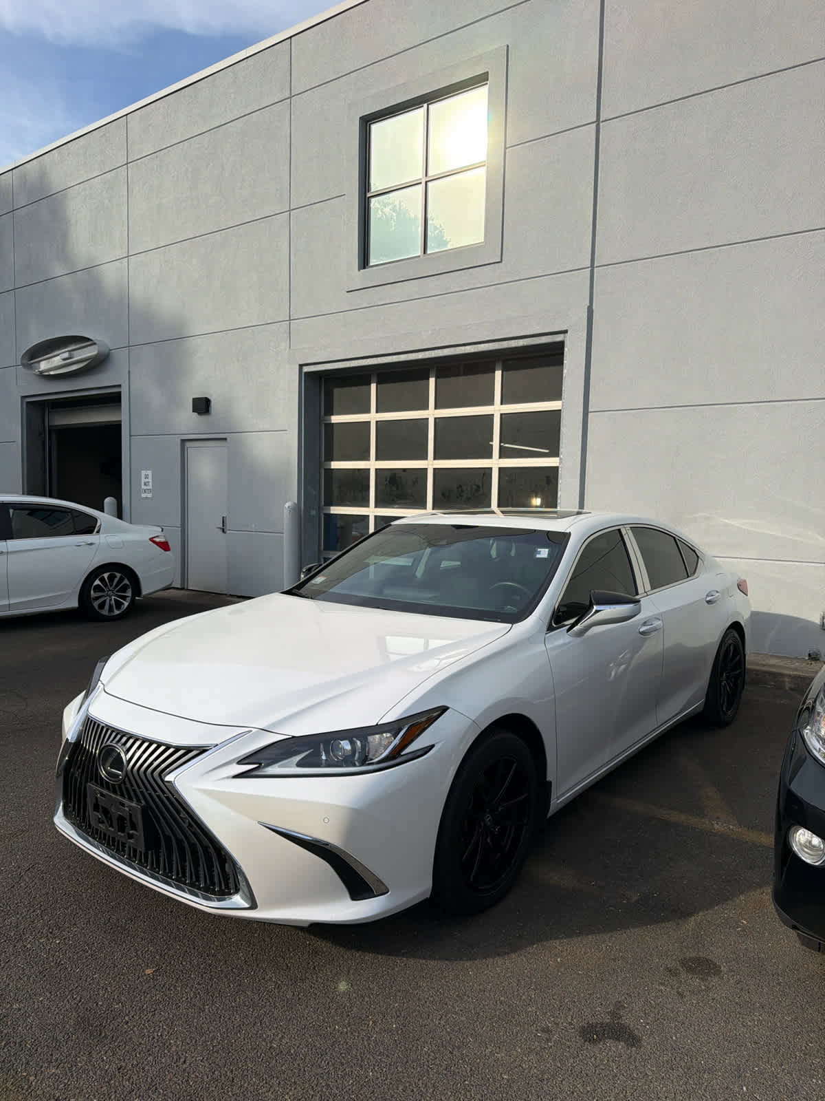 Used 2019 Lexus ES 350 w/ Premium Package FWD image 3