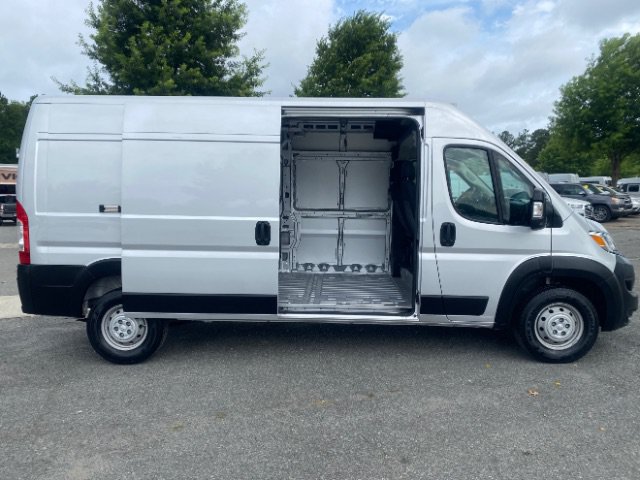 Used 2023 RAM ProMaster 2500 w/ Driver Convenience Group FWD image 8