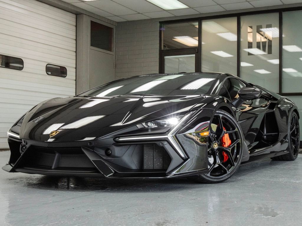 Used 2024 Lamborghini Revuelto image 2