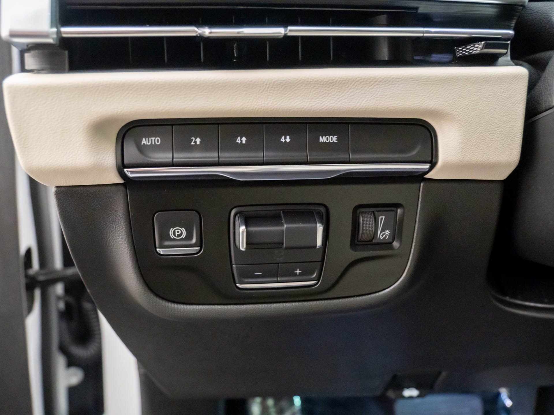 Certified 2025 Cadillac Escalade ESV Sport w/ LPO, ONYX Package image 24