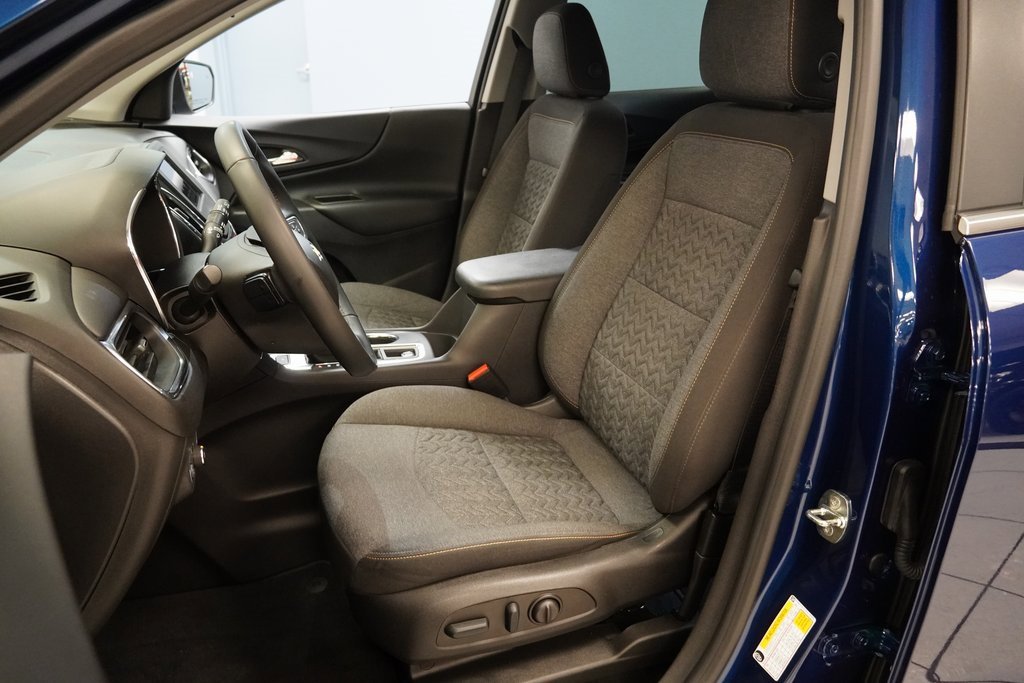 Used 2023 Chevrolet Equinox LT image 3