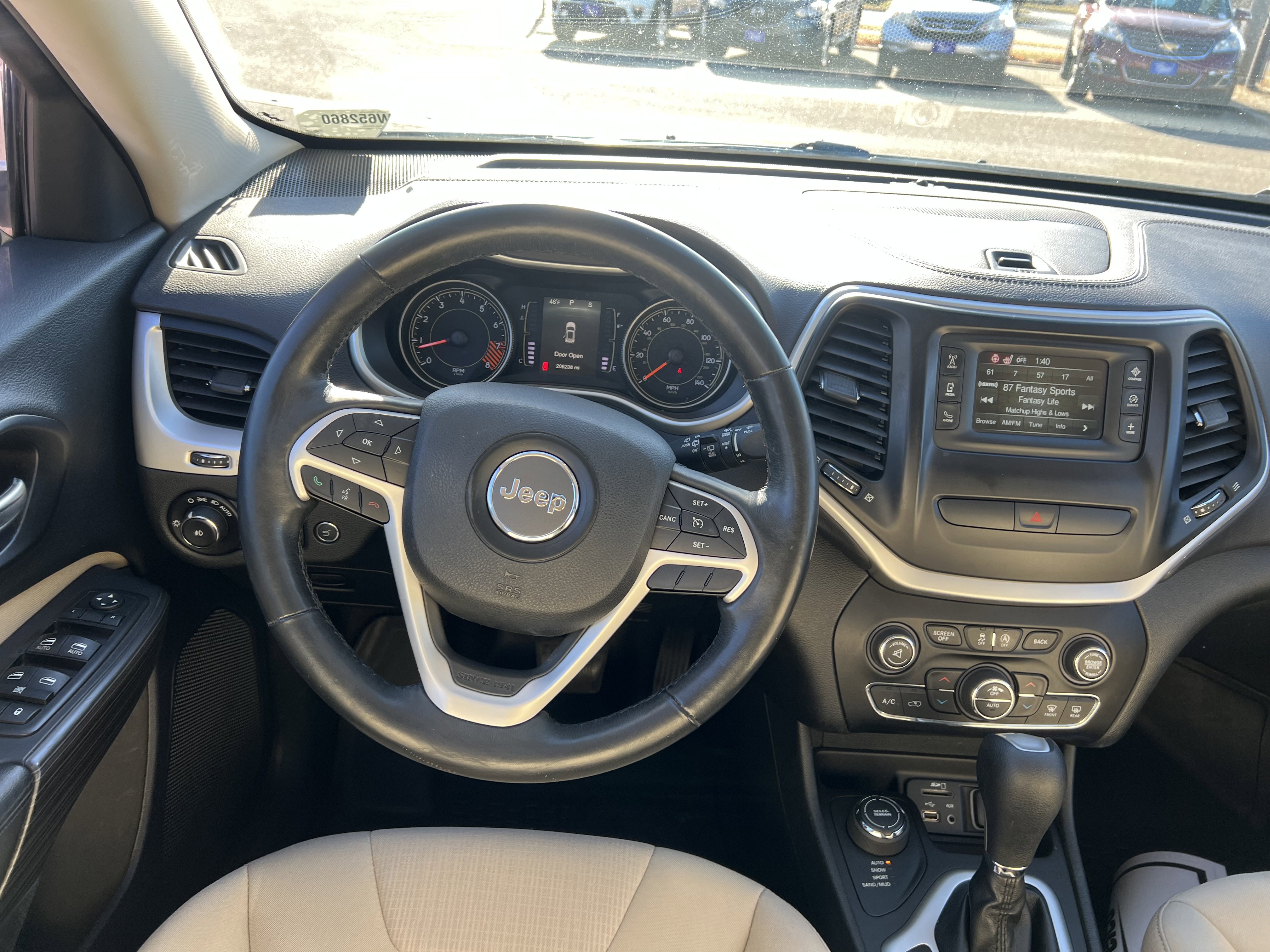 Used 2015 Jeep Cherokee Latitude w/ Comfort/Convenience Group image 14