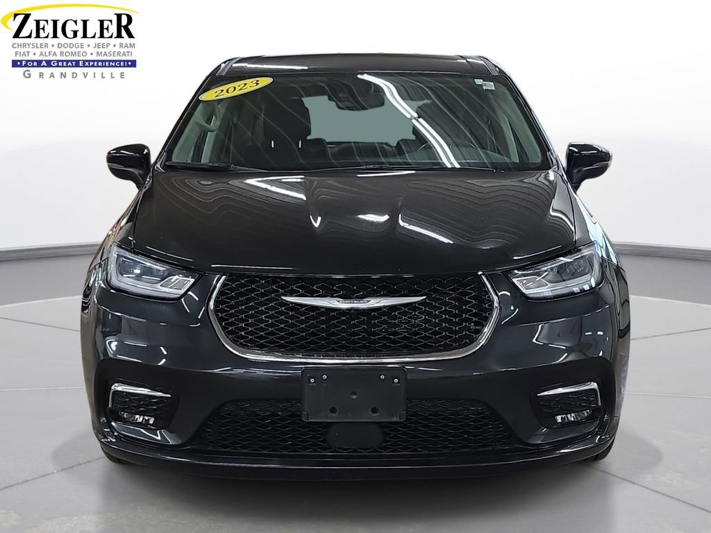 Certified 2023 Chrysler Pacifica Touring-L FWD image 2