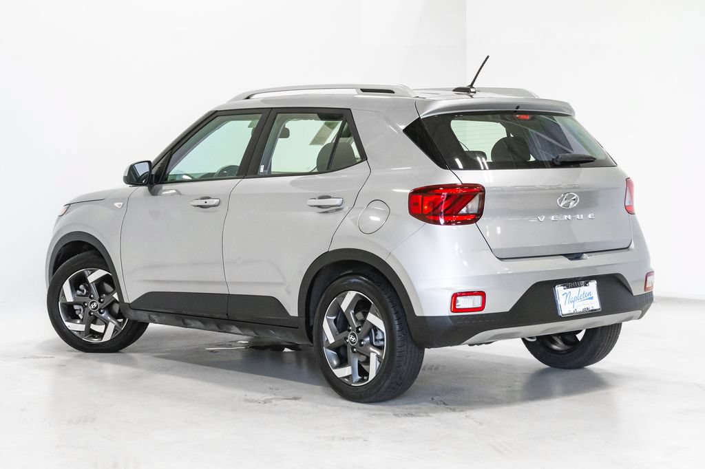 Used 2025 Hyundai Venue SEL FWD image 29