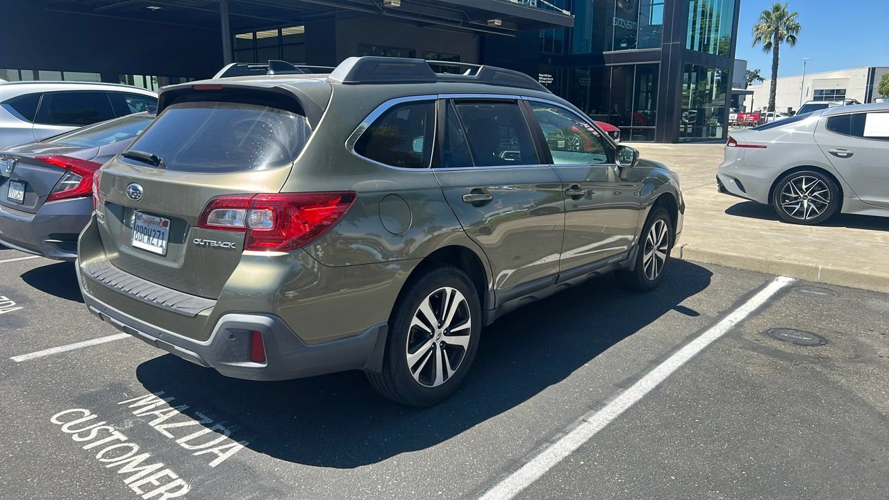 Used 2018 Subaru Outback 2.5i Limited AWD/4WD image 2