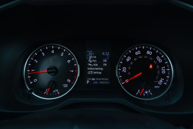 Used 2021 Toyota RAV4 LE FWD image 12