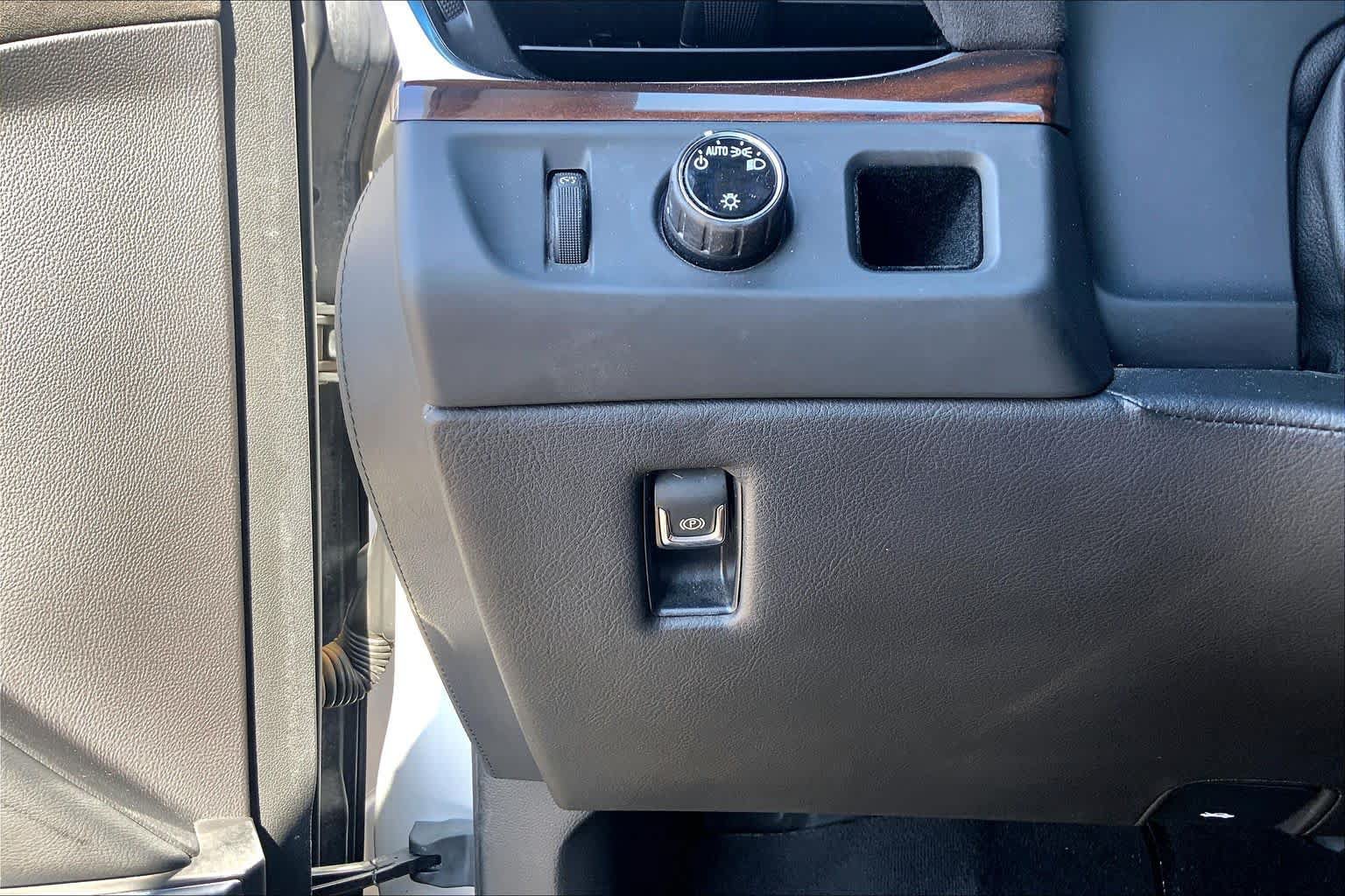 Used 2020 Cadillac Escalade Premium Luxury RWD image 36