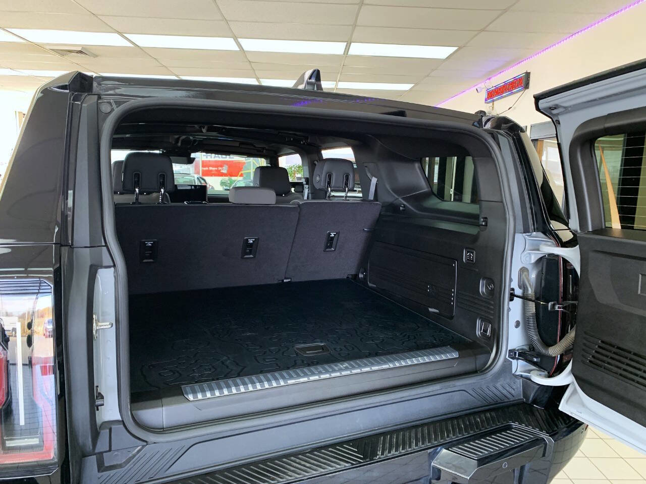 Used 2024 GMC Hummer EV 2X w/ LPO, Illumination Package image 7