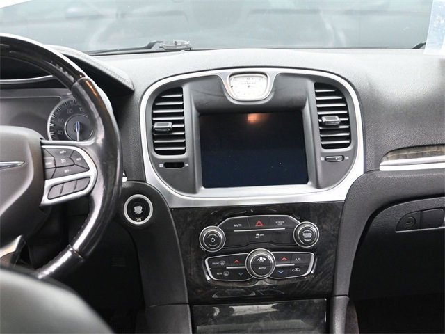 Used 2017 Chrysler 300 C image 25