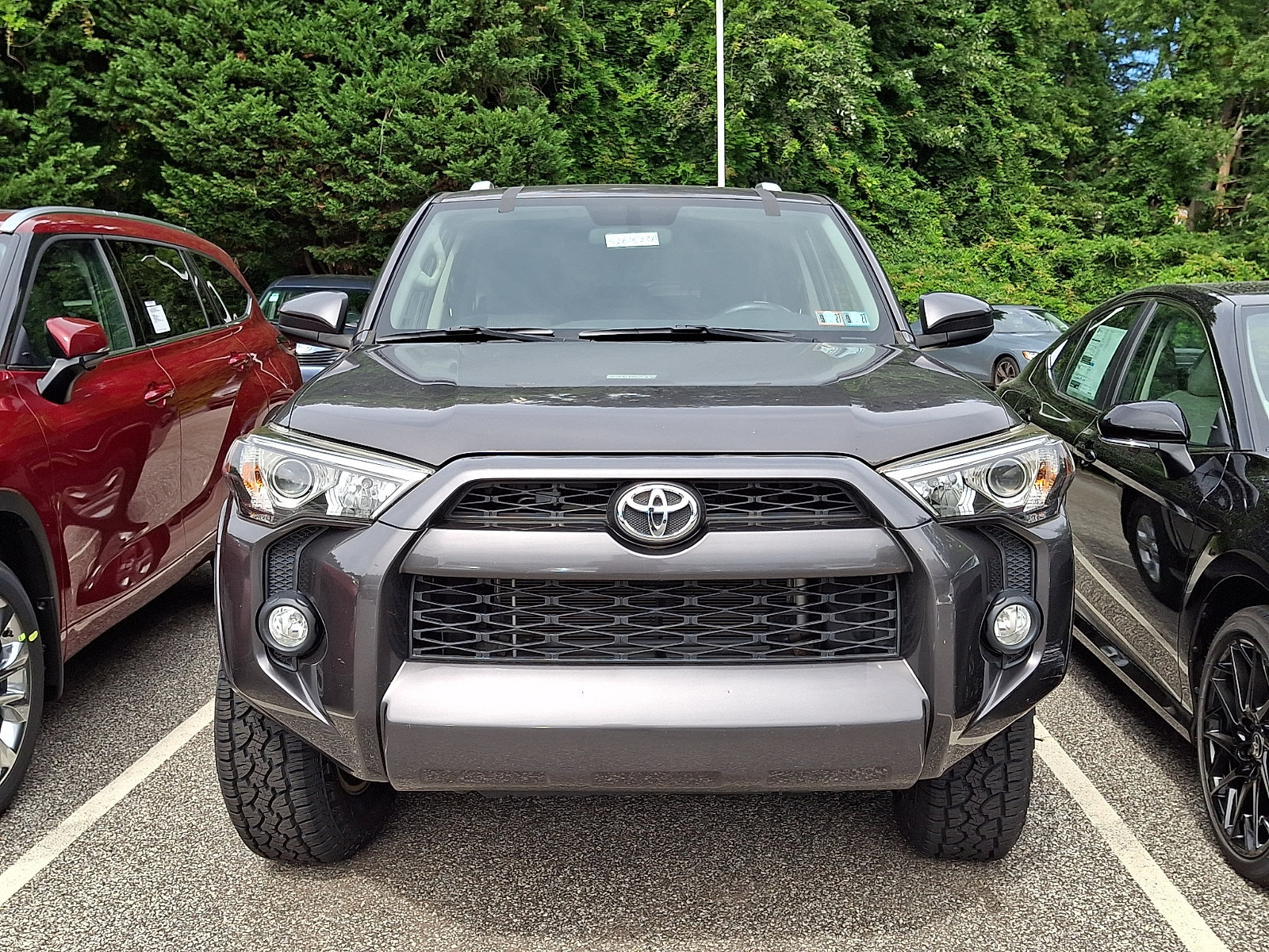 Used 2018 Toyota 4Runner SR5 AWD/4WD image 2