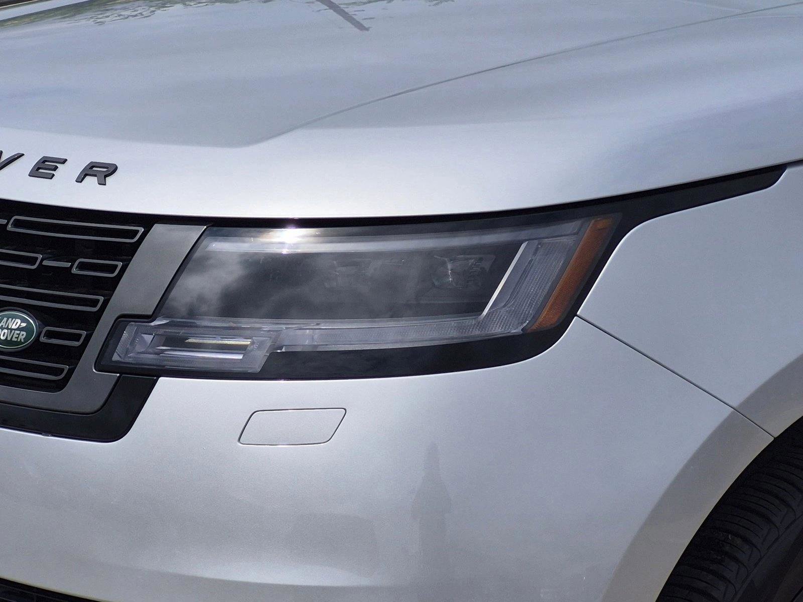 Used 2025 Land Rover Range Rover SE AWD/4WD image 6