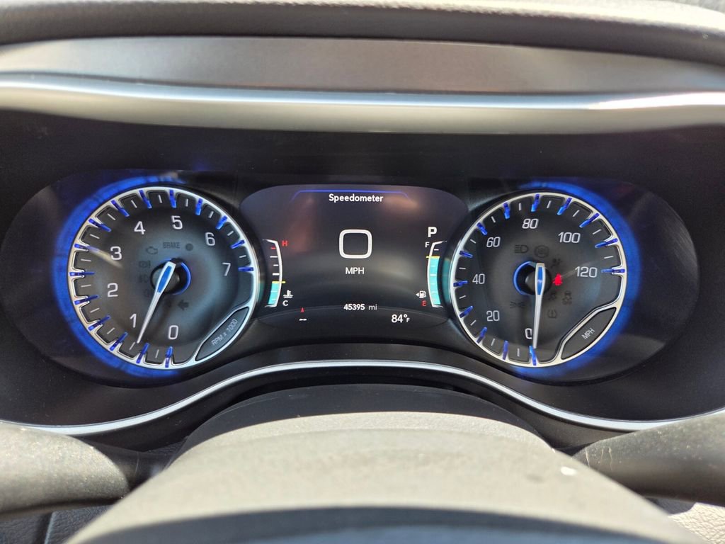 Used 2024 Chrysler Pacifica Touring-L image 31