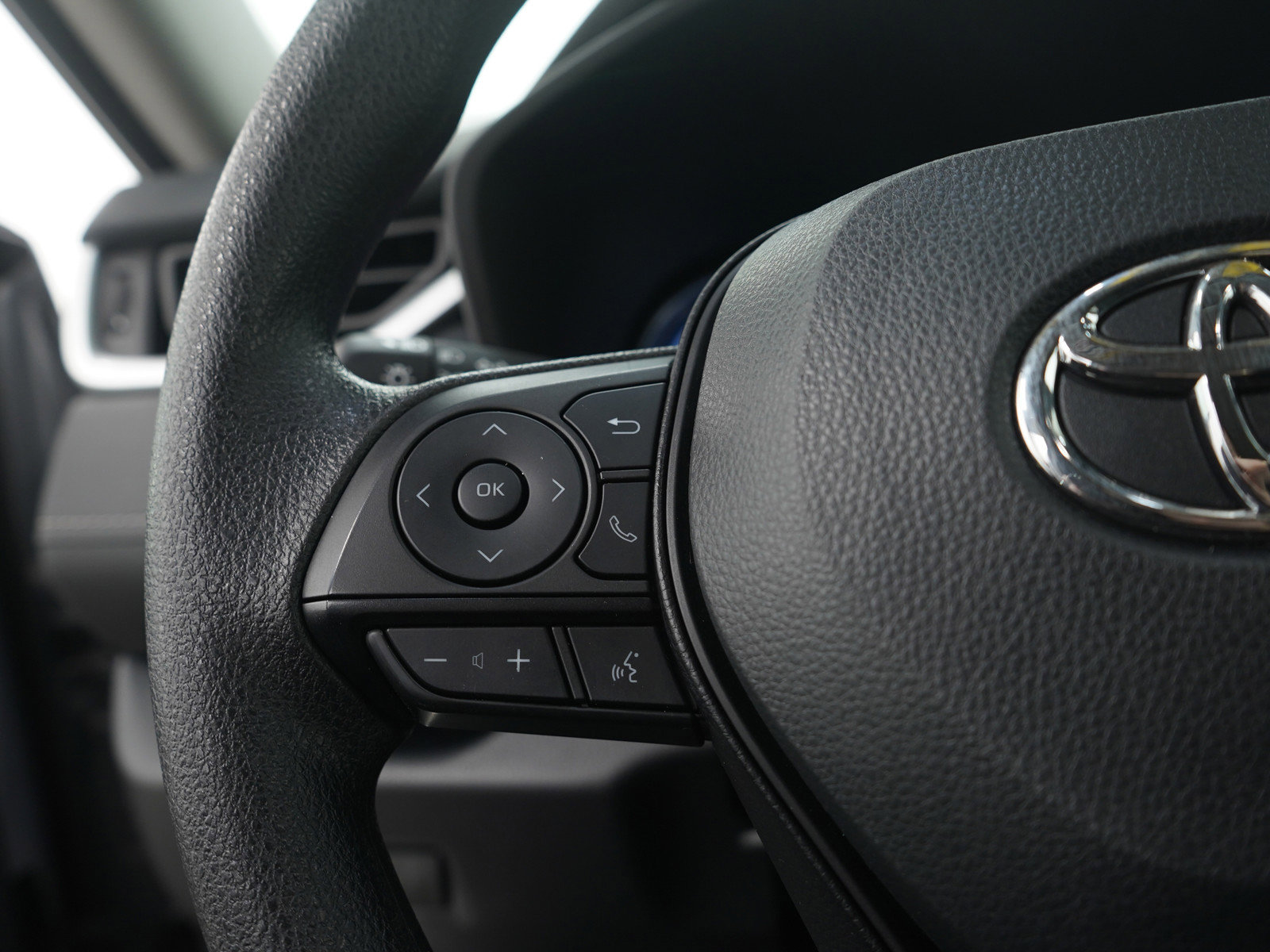 Used 2025 Toyota RAV4 LE image 26